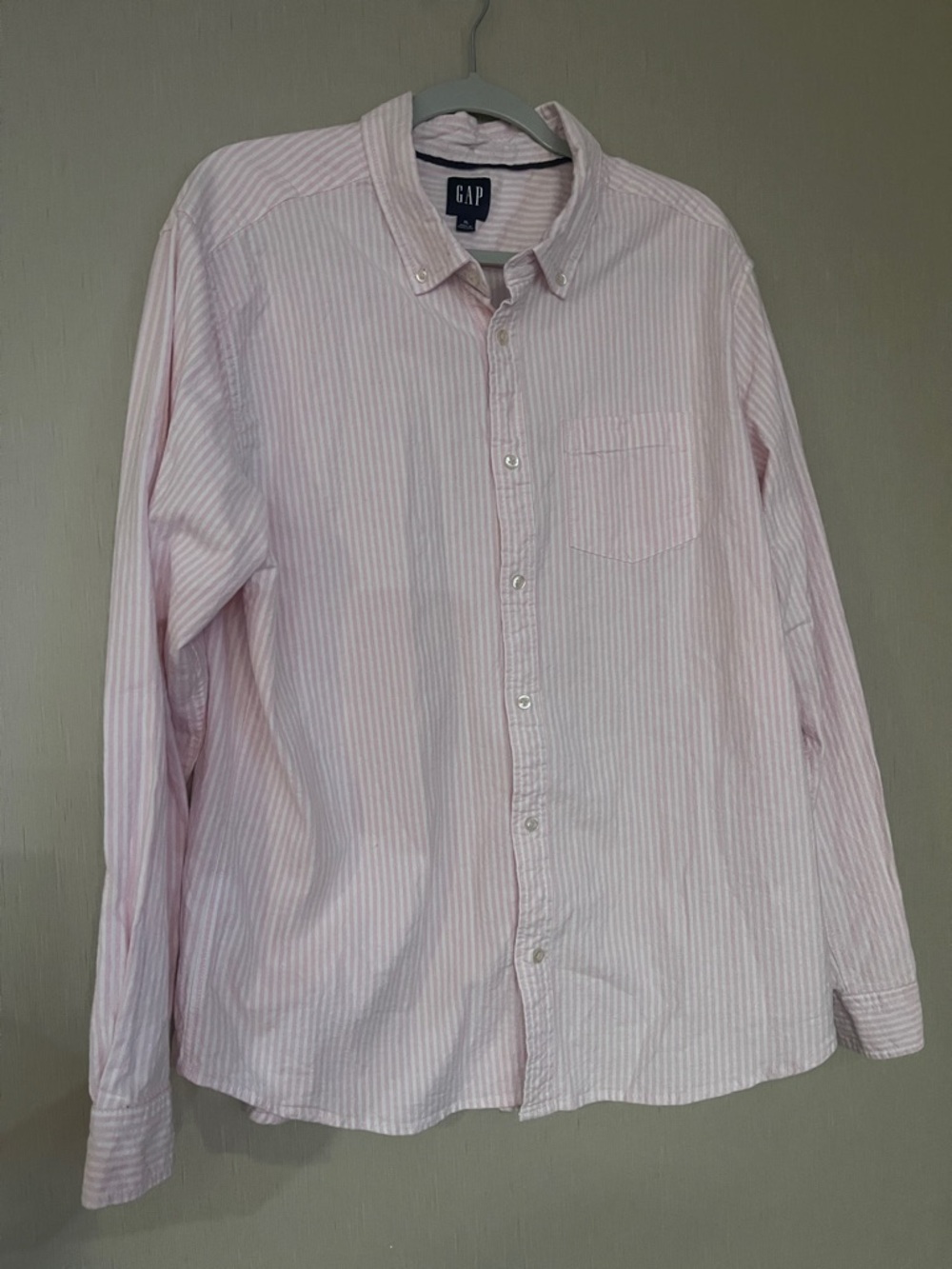 Gap men’s xl pink white seersucker button down pocket front long sleeved